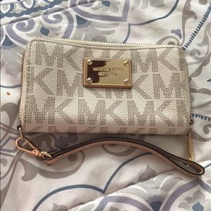 MK tech wristlet